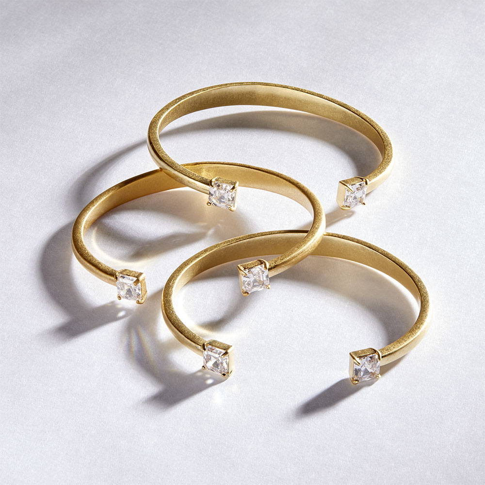 Lifestyle image of the Coral bracelet