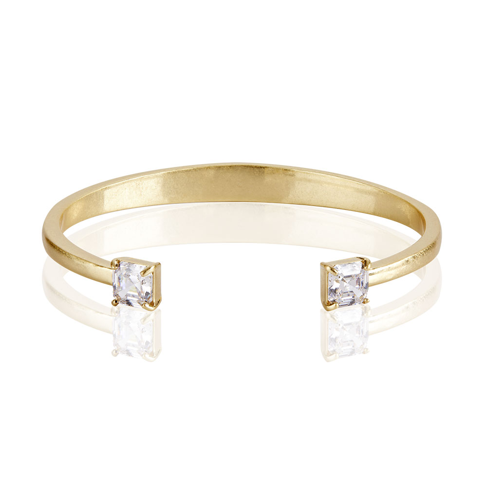 Lifestyle image of the Coral bracelet
