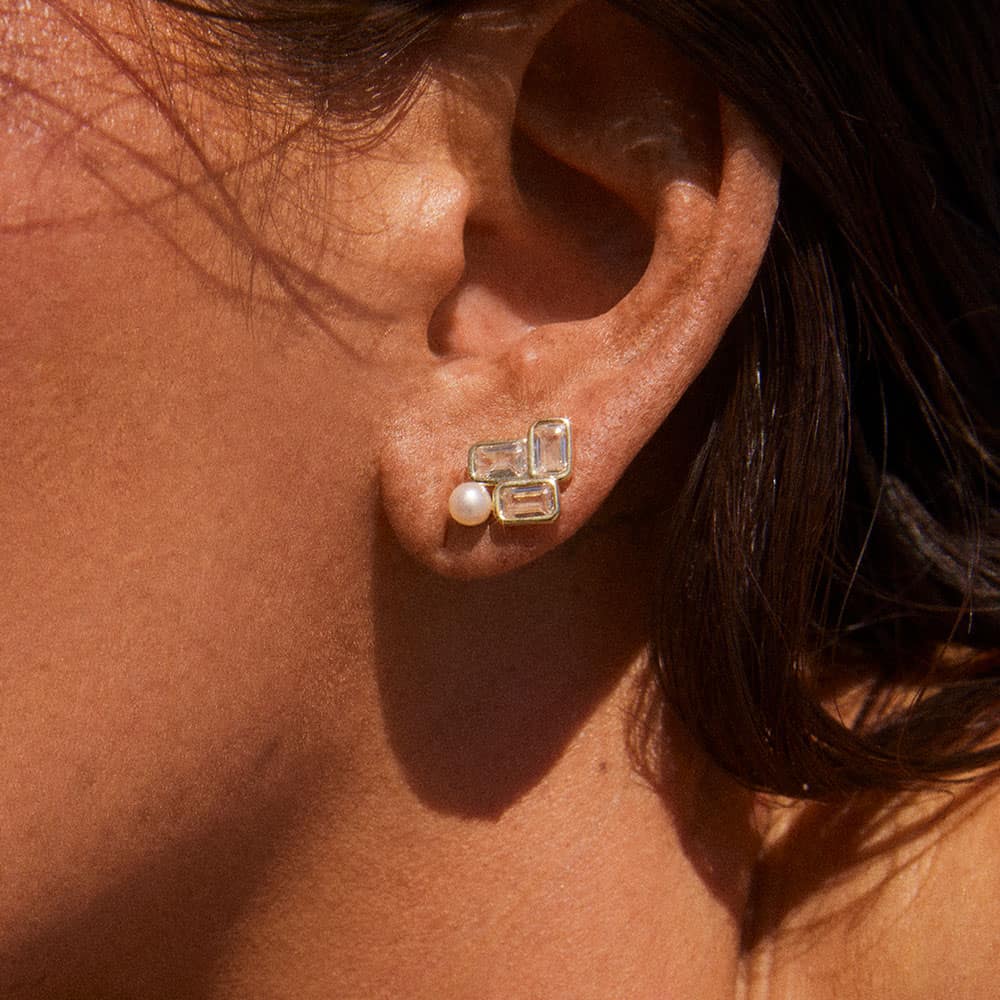 Lifestyle image of the Edra earrings