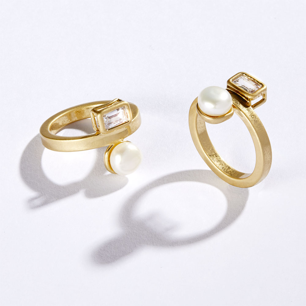 Product shot of Isla ring