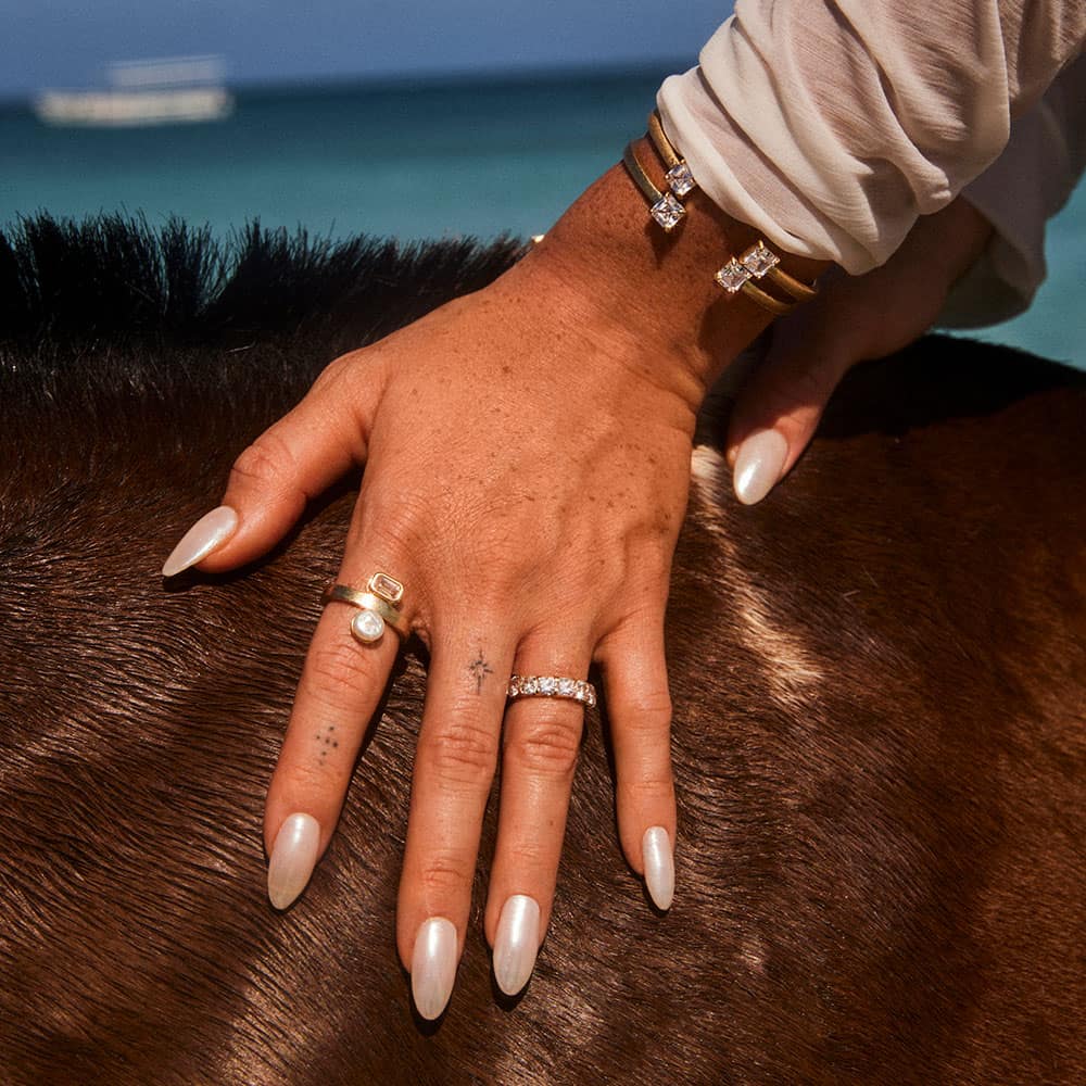 Lifestyle image of the Isla ring