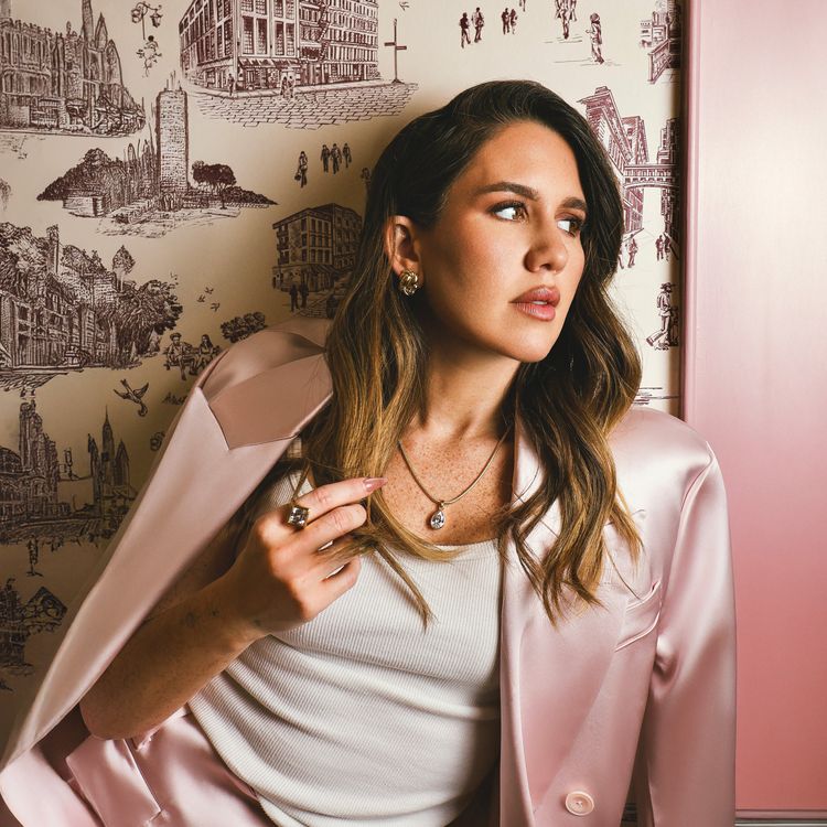 GEORGINA on Model