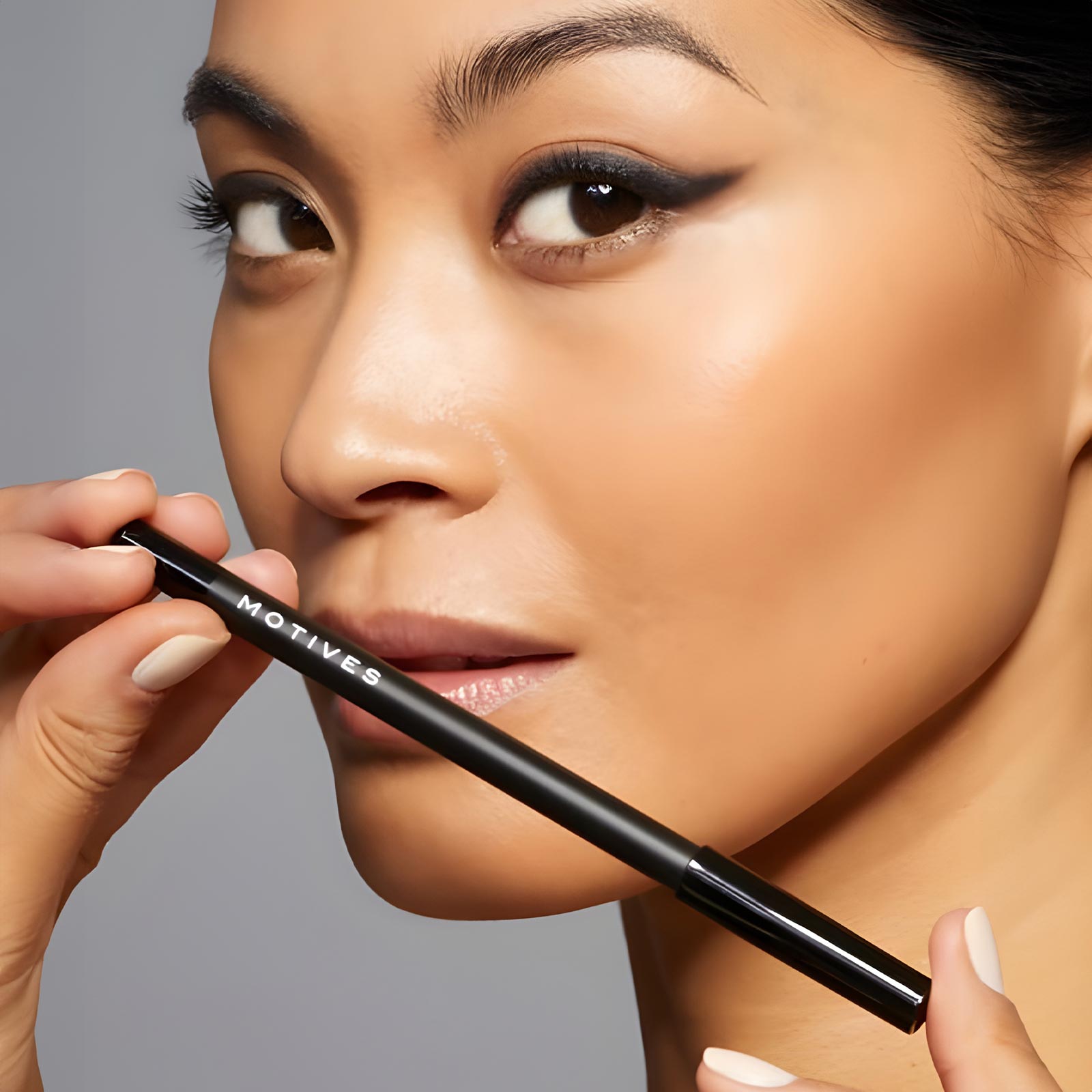 long lasting eyeliner model